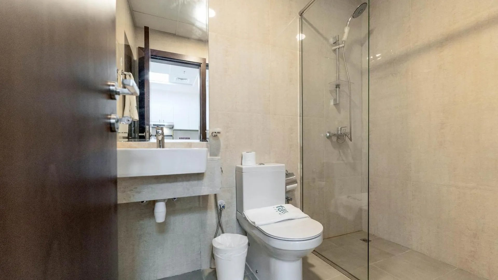 Fam Living 1Br Stay Binghatti Gateway, Al Jaddaf Dubai Lejlighed
